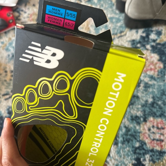 New Balance Motion Control 3210 Insoles - Yellow and Black - Picture 2 of 3